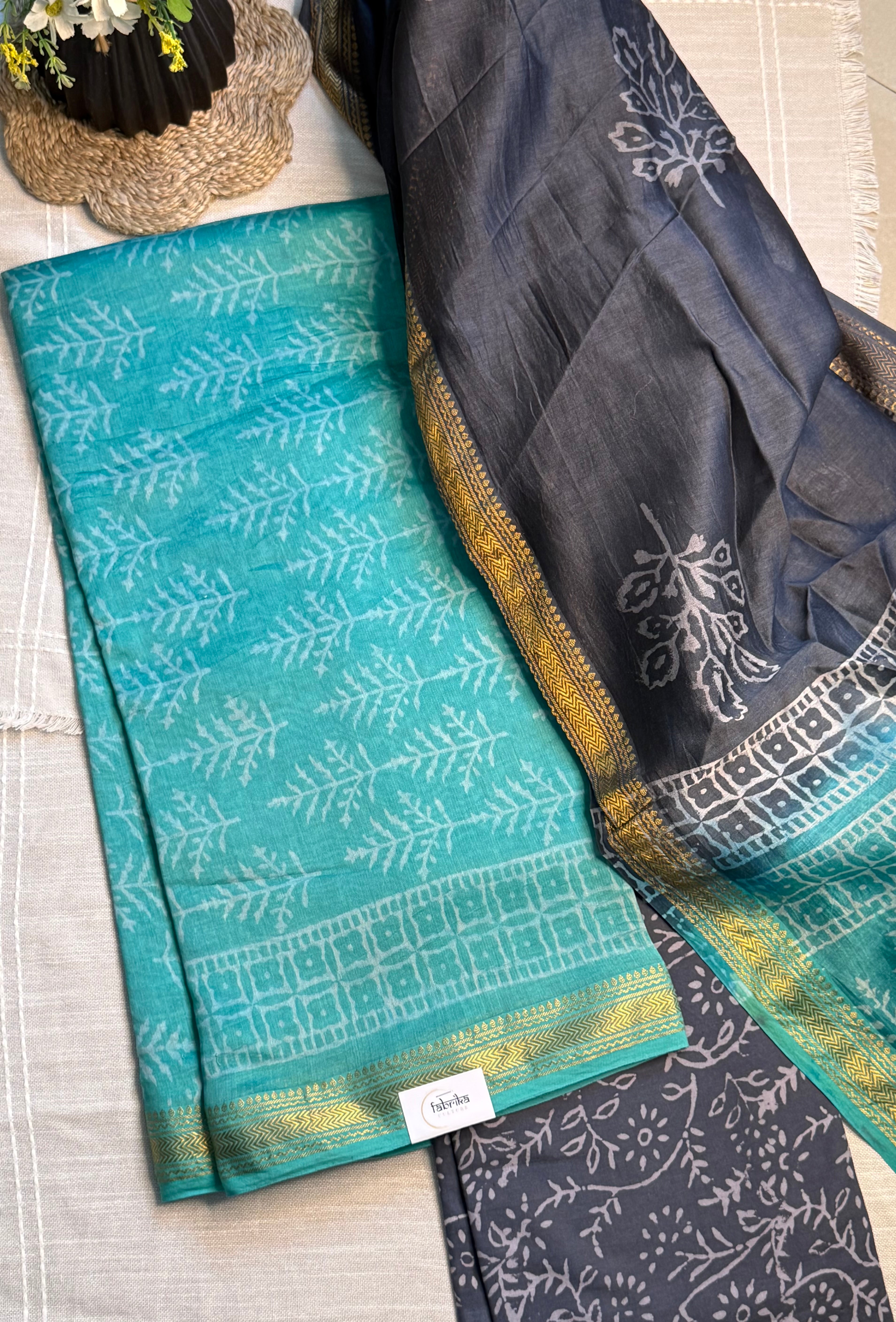 MAHESHWARI SILK–COTTON UNSTITCHED DRESS MATERIAL WITH ZARI BORDER Natural Dye | 3-Piece Suit Set