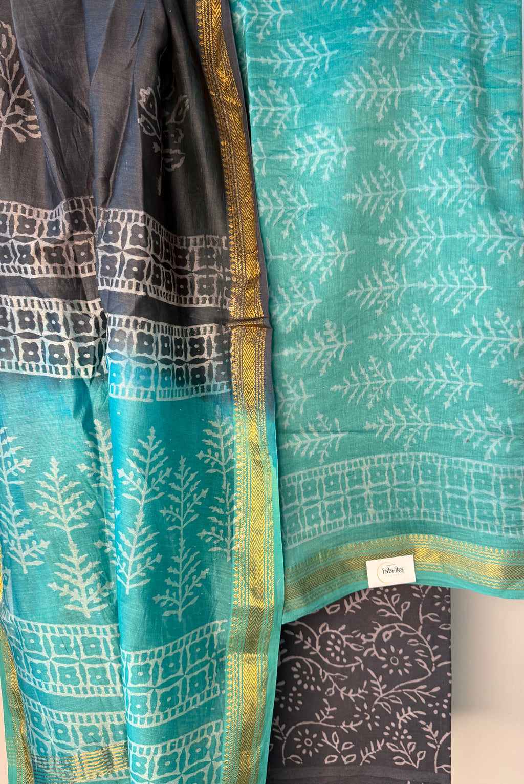 MAHESHWARI SILK–COTTON UNSTITCHED DRESS MATERIAL WITH ZARI BORDER Natural Dye | 3-Piece Suit Set